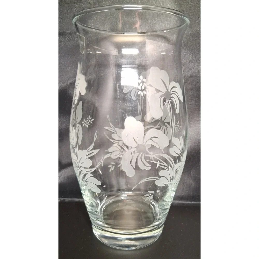 Vintage Vase Turkish Daisy's Pasabahce Hand Blown Etched Glass 7 7/8